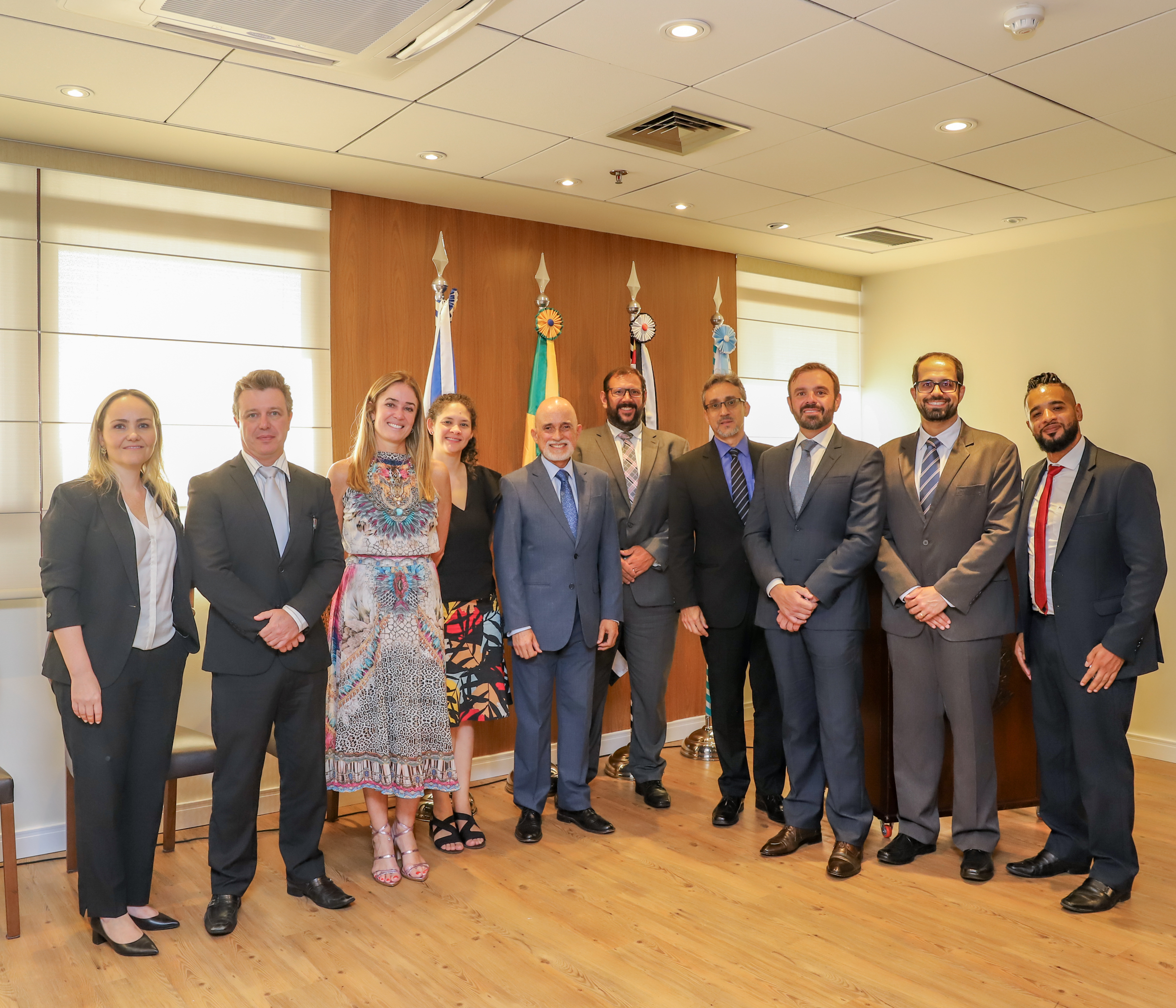 Equipes da Petrobras e do TRT-15 em assinatura de Acordo de Cooperação Técnica